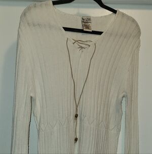 Y2K White Sweater Lightweight. Size LARGE
